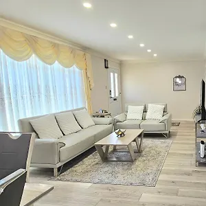 Holiday home Luxurious Cozy House In Bluffs With Lake View, Toronto